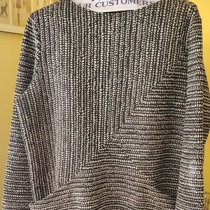 Ladies pullover dress, black & white, large, pockets, perfect condition.